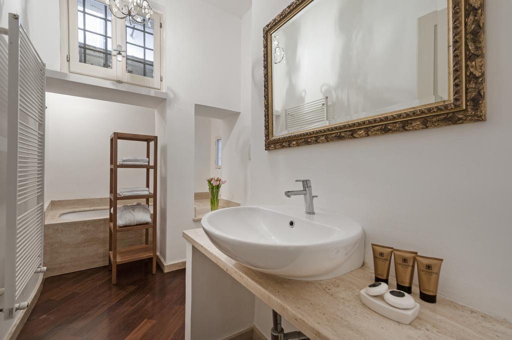 Antique-modern Flat By Navona Square Apartment Rome