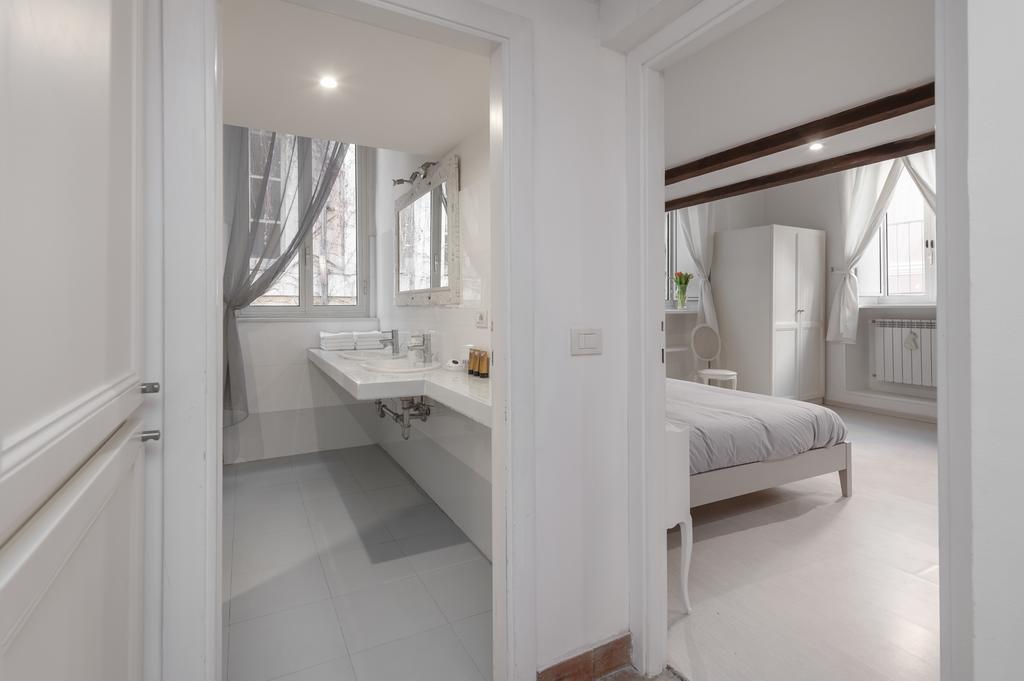 Antique-modern Flat By Navona Square Rome