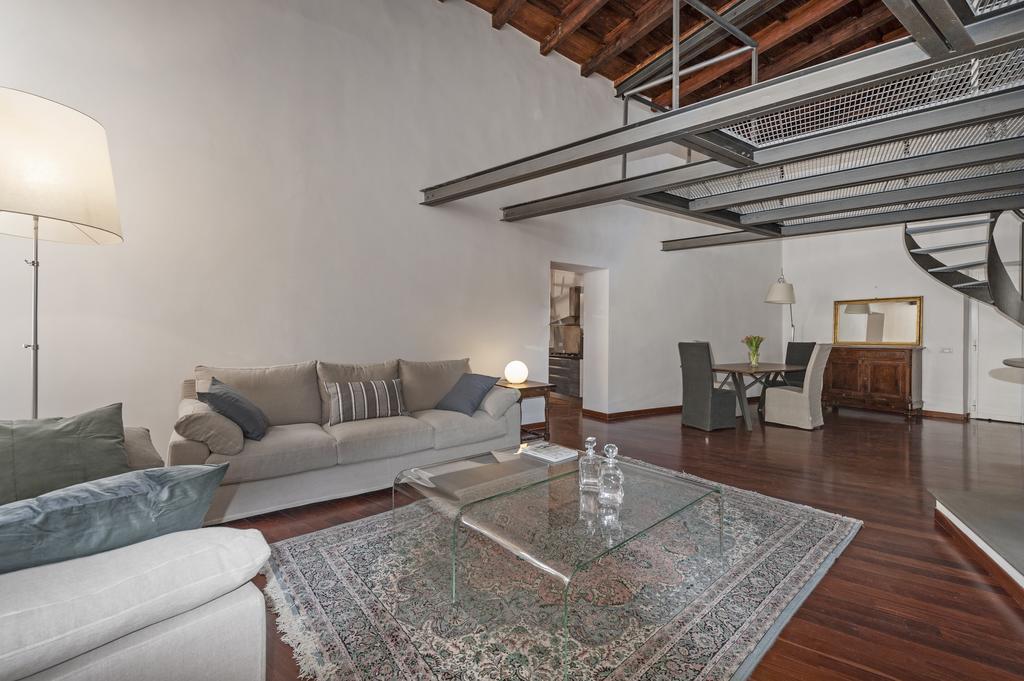 Antique-modern Flat By Navona Square Apartment