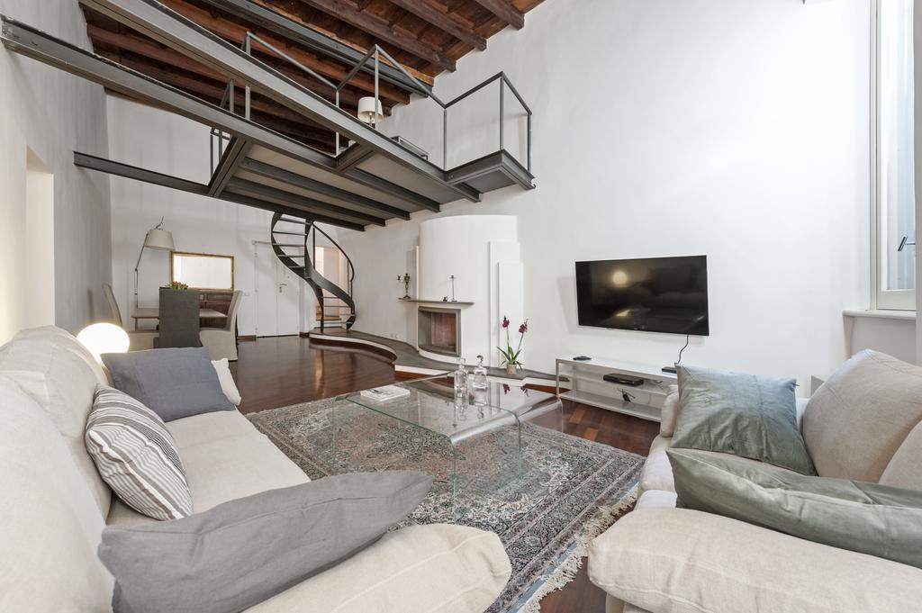 Antique-modern Flat By Navona Square Rome