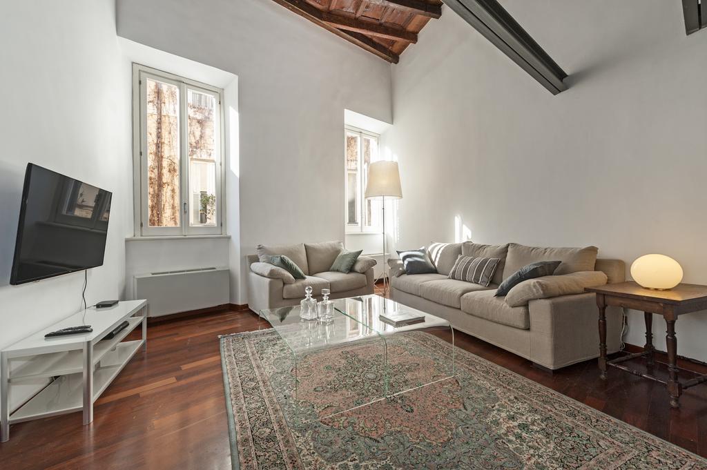 Antique-modern Flat By Navona Square Rom